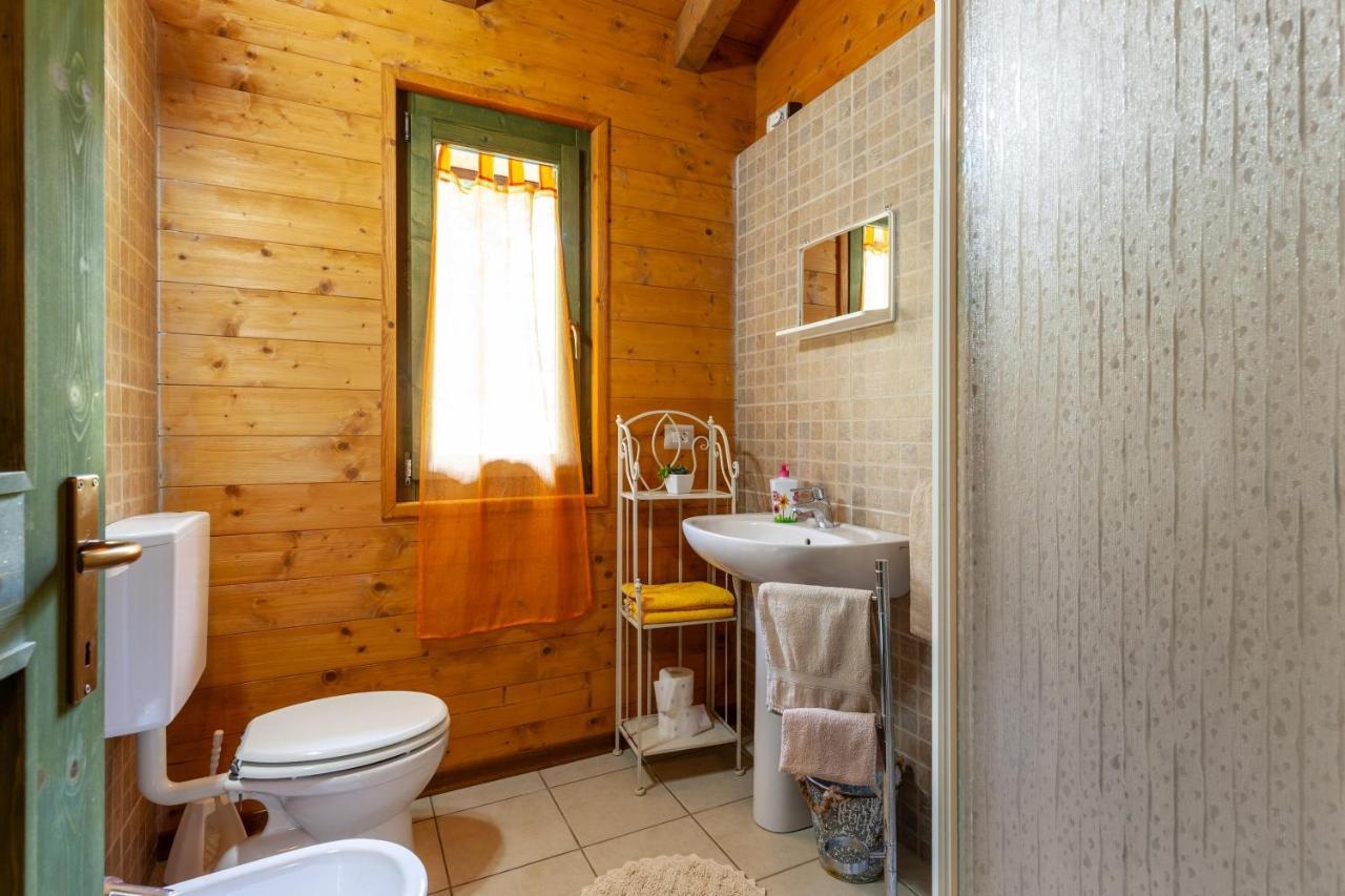 Villaggio Anemone - Chalet Castagno Capanne di Sillano Exterior photo