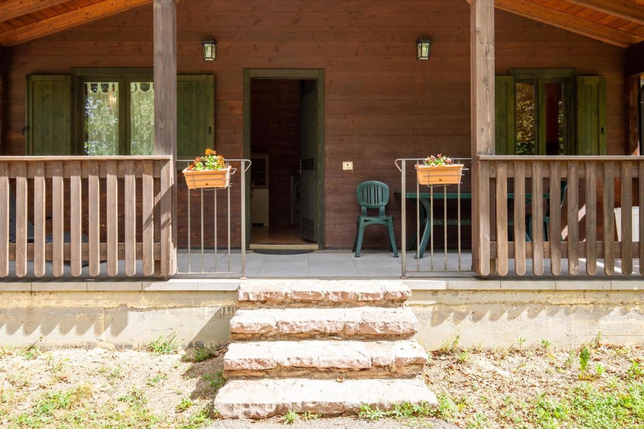 Villaggio Anemone - Chalet Castagno Capanne di Sillano Exterior photo